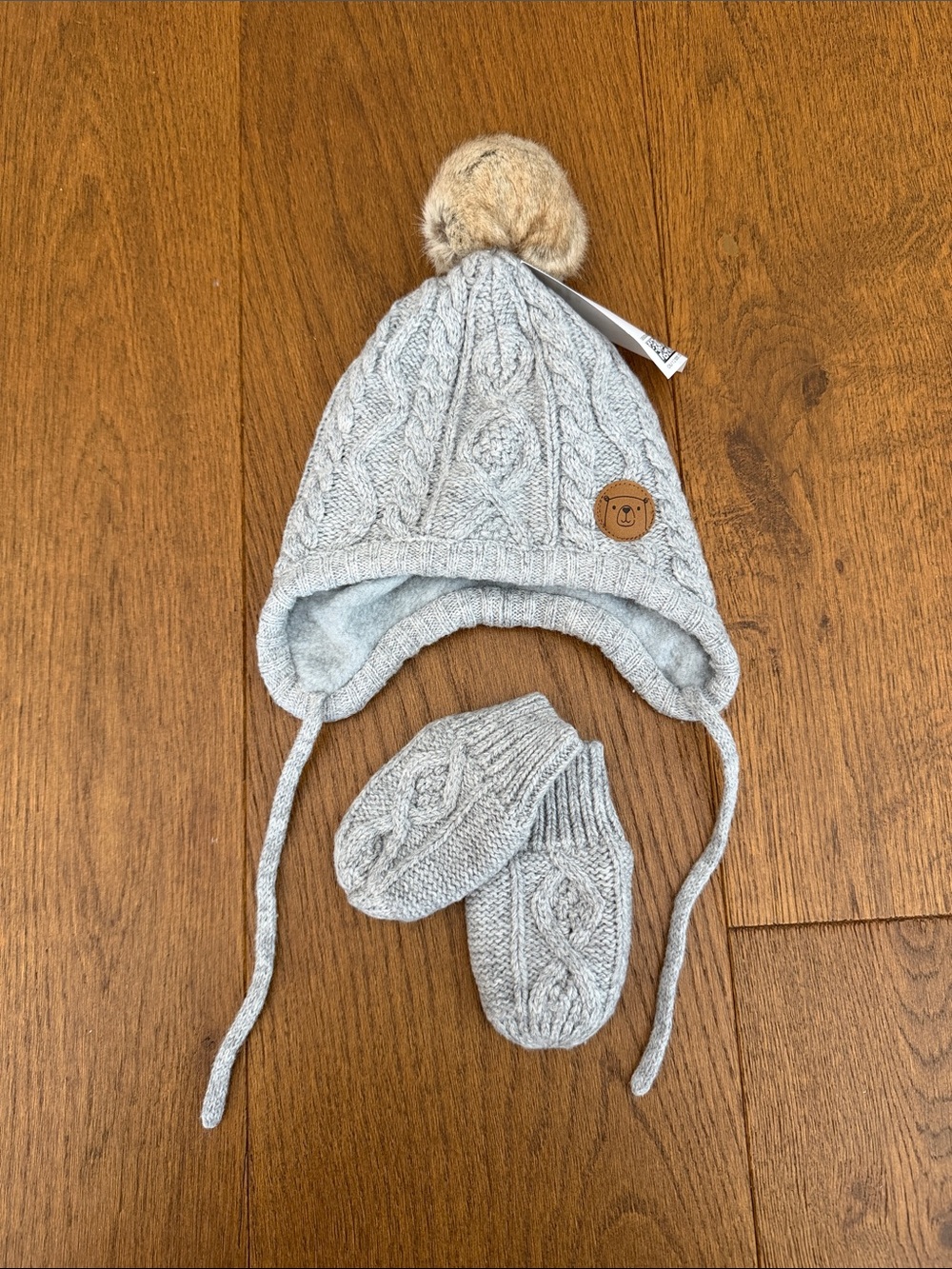 HM 0-2M Gray Cable Knit Pom Pom Hat and Mittens Set